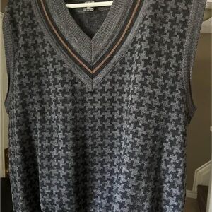 Vintage Holt Renfrew Pure 100% Virgin Wool Boxy Sweater Vest Patterned 90’s